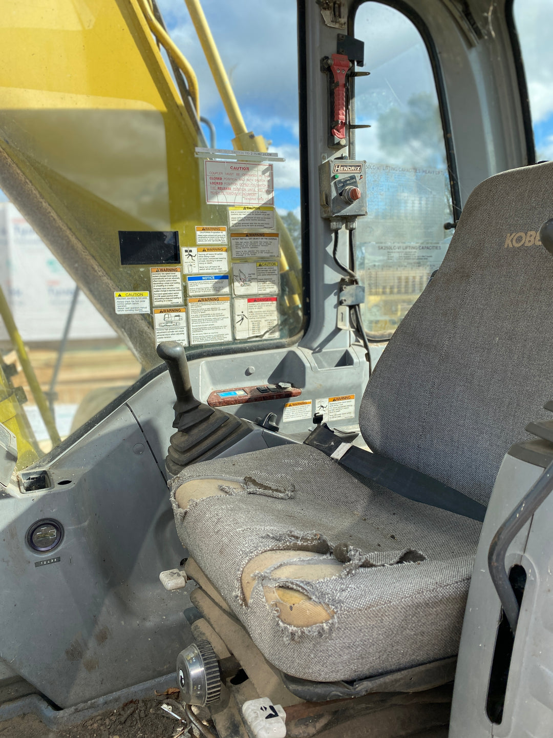 2002 Kobelco SK250LC Excavator w/ Hydraulic Thumb